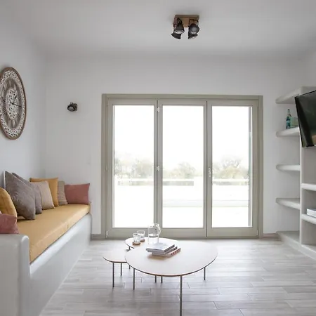 Plaka Naxos Sofia Sleeps 7 Holiday home Maragkas